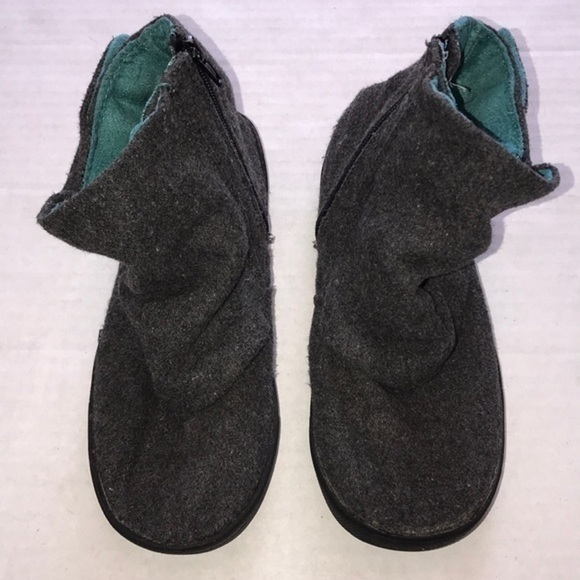 Xhilaration Flannel Boots - Picture 2 of 10